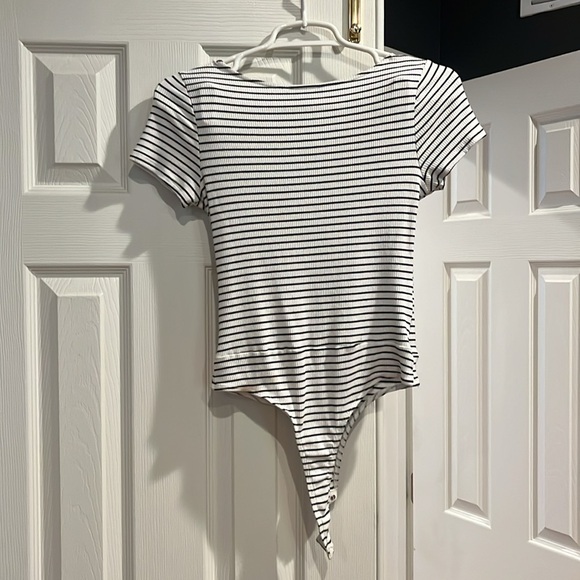 Lulu’s ribbed stripped short sleeve bodysuit M - Picture 5 of 5